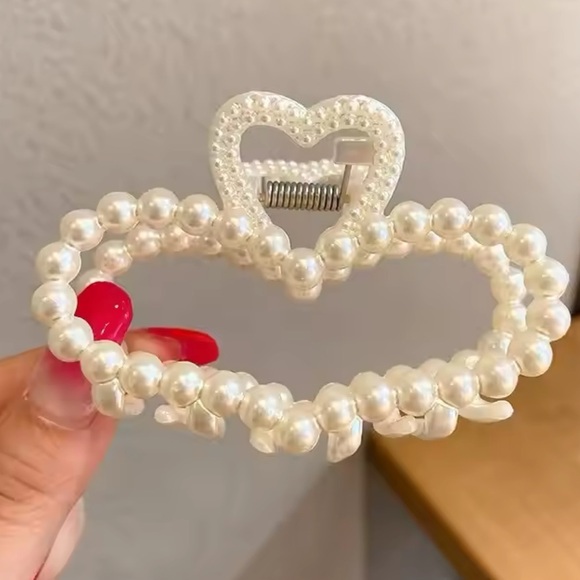 Pearl Heart Hair Crab Clip - Picture 1 of 6